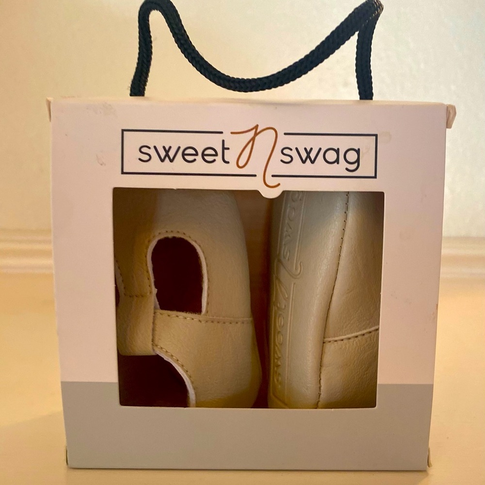 Sweet n Swag - baby moccasins - NWT